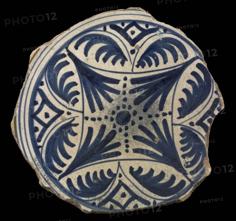 Fragment majolica plate, blue on white, with plume motifs, brush strokes, plate dish crockery holder soil find ceramic