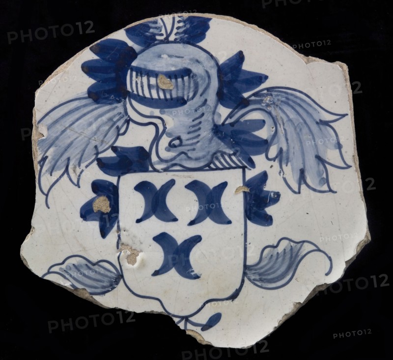 Fragment majolica dish, blue on white, heraldic image, helmeted coat of arms with three crosses, plate dish tableware holder