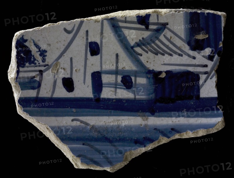 Fragment majolica dish, blue on white, on mirror landscape with house, dish crockery holder soil find ceramic earthenware glaze