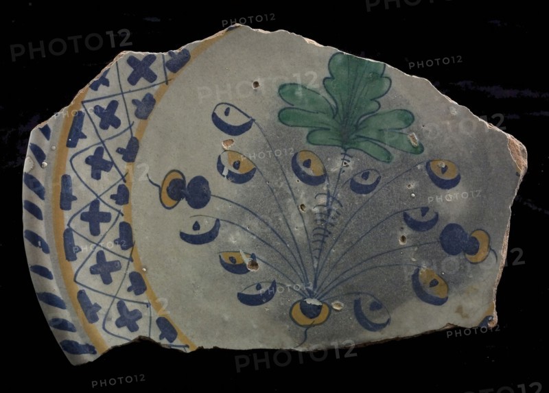 Fragment majolica dish, polychrome, oak leaf and sprits, dish plate tableware holder soil find ceramic earthenware enamel, baked