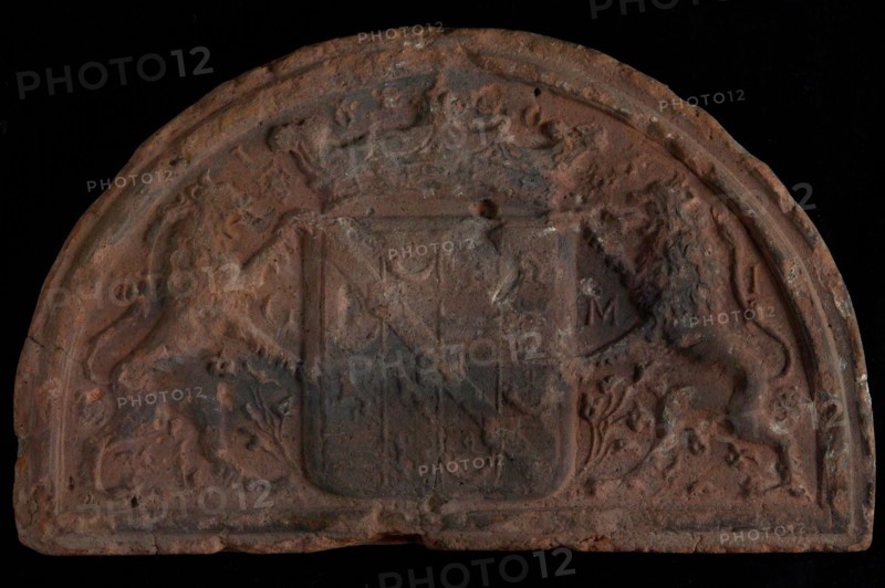 Hearthstone, capstone, with coat of arms of Maurits van Nassau, fireplace stone fireplace component ceramics brick, baked Hearth