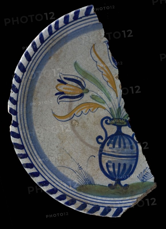 Half majolica dish, polychrome, flower vase with tulips, cable edge, plate crockery holder soil find ceramic earthenware enamel