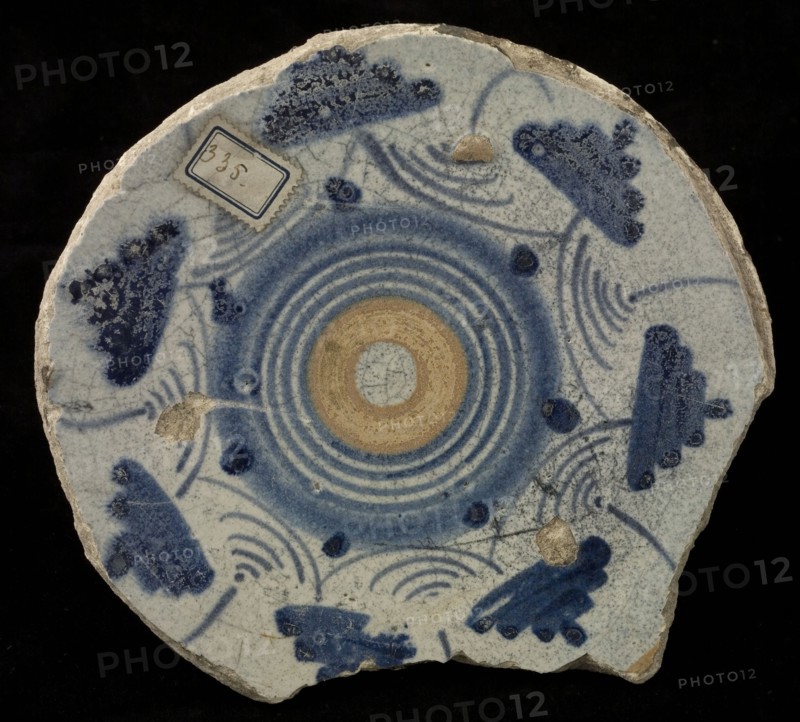 Fragment majolica dish, circles in orange and blue, figures stacked around them in blue, dish plate crockery holder soil find