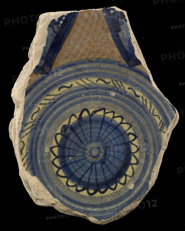 Fragment majolica dish, polychrome, rosette in the middle, plate crockery holder soil find ceramic earthenware enamel, baked