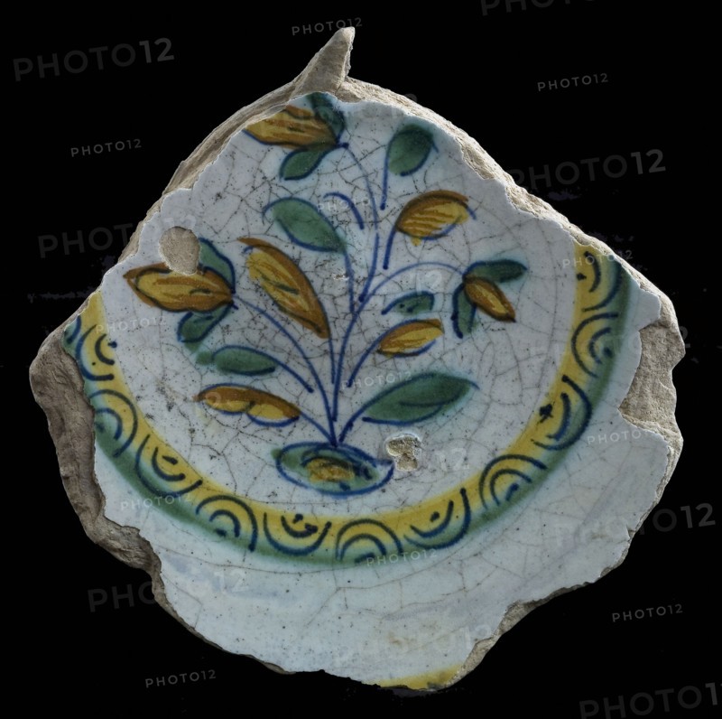 Fragment majolica dish, polychrome, three flowers on piece of land, plate crockery holder soil find ceramic earthenware glaze