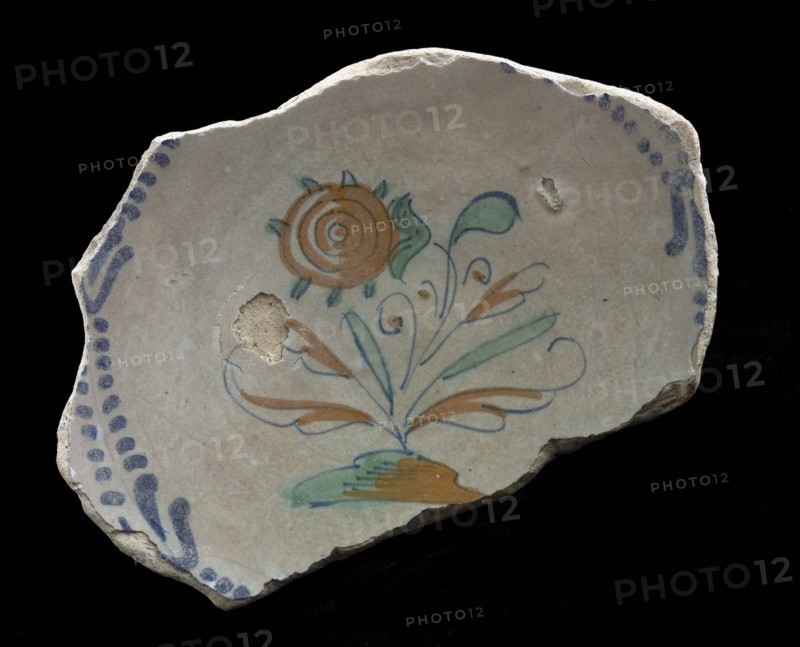 Fragment majolica dish, polychrome, flower with swaying leaves on piece of ground, plate crockery holder soil find ceramic