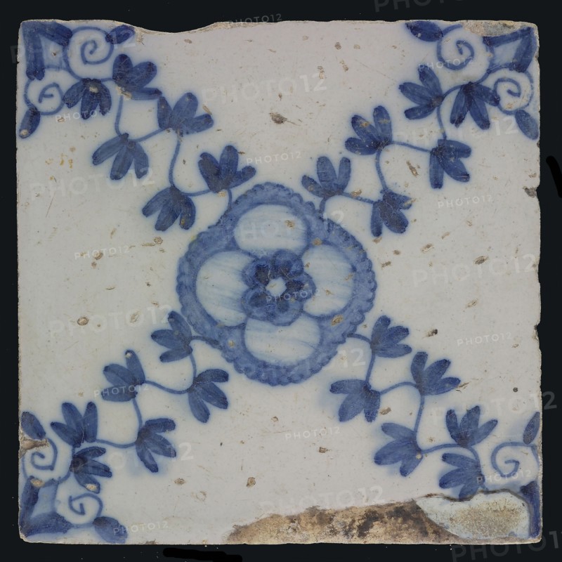 F.J. Kleyn, Ornament tile, rosette with flower heart, corner pattern ox head, wall tile tile sculpture ceramic earthenware glaze