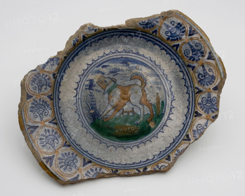 Majolica dish on stand, polychrome decor, dog in landscape, special rim with palmettes, plate dish crockery holder soil find