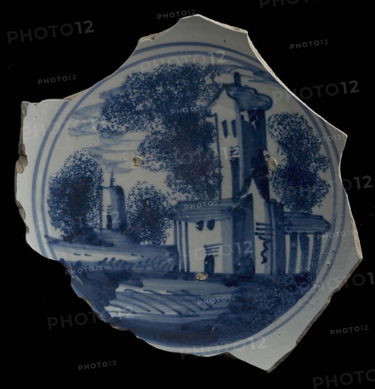 Fragment majolica scale, blue on white, landscape with church or tower, plate tableware holder soil find ceramic pottery glaze