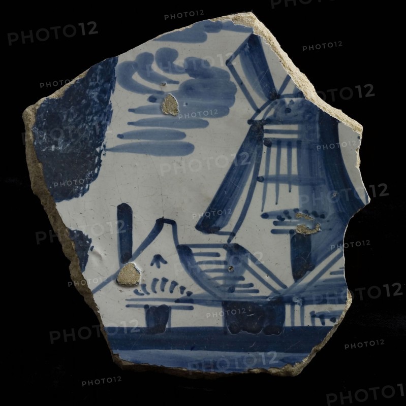 Fragment majolica scale, blue on white, landscape with farm and mill, plate tableware holder soil find ceramic pottery glaze