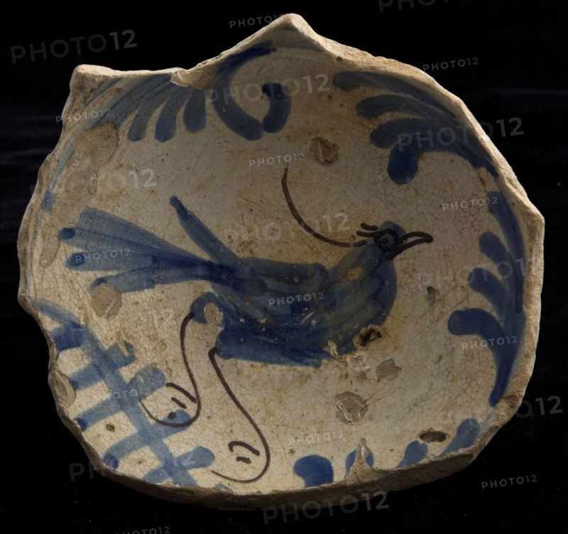 Soul of majolica bowl, manganese, blue on white, bird on fence, backside not glazed!, bowl dish tableware holder soil find