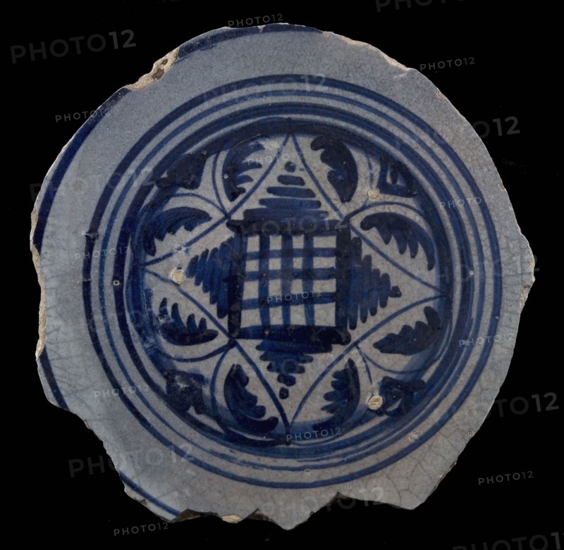 Fragment majolica dish, blue on white, four-sided ground surface with brushstroke motif, plate crockery holder soil find ceramic