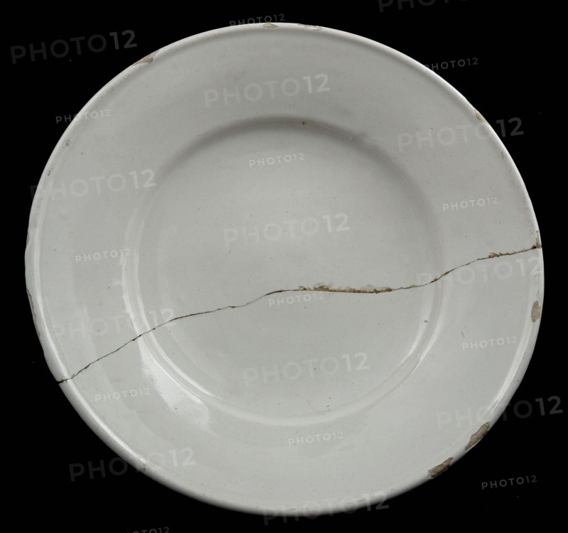 Faience plate, white tin glaze without further decoration, dish plate crockery holder earth discovery ceramic earthenware glaze