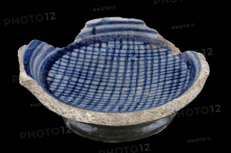 Fragment majolica bowl or salt shaker, blue on white, circle hatched in the middle, reverse side light green glaze, salt bowl