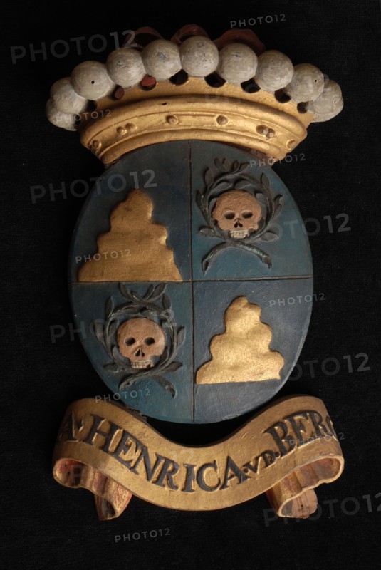 Carved wooden crowned coat of arms including the name . Henrica vd Berg, coat of arms informative form carvings sculpture