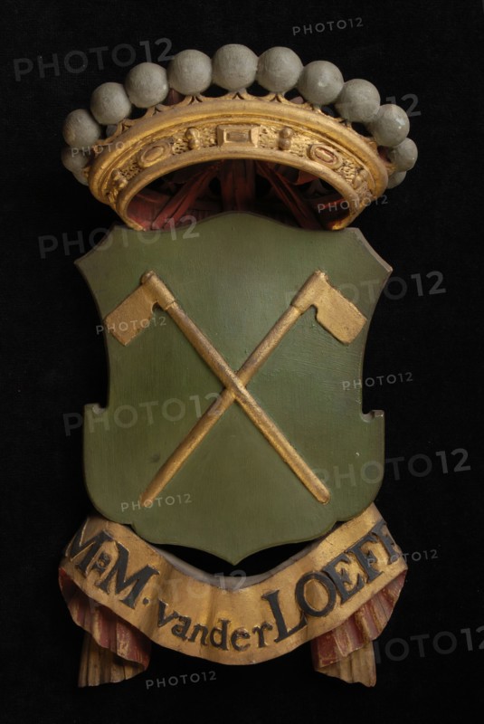 Carved wooden crowned coat of arms including the name M.M. Van der Loeff, coat of arms information form carvings sculpture