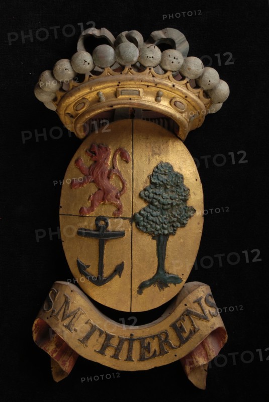 Carved wooden crowned coat of arms including the name S.M. Thierens, coat of arms informative form carvings sculpture sculpture
