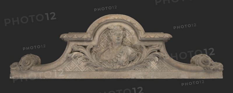 Facade ornament with female bust, facing stone sculpture sculpture building component sandstone stone, Facade decoration with