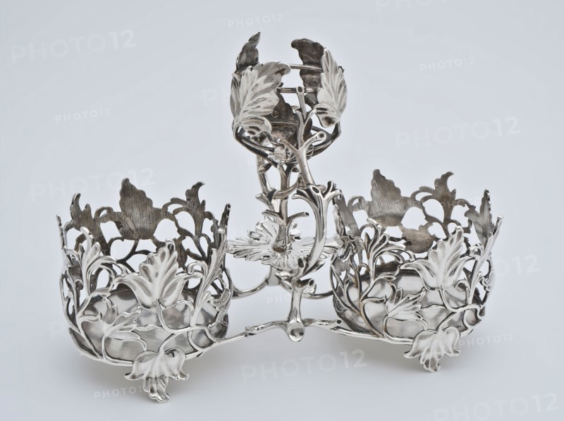 Silversmith: Douwe Eysma, Silver oil and vinegar set with leaf motif, oil and vinegar bottle holder silver, cast Two cylindrical