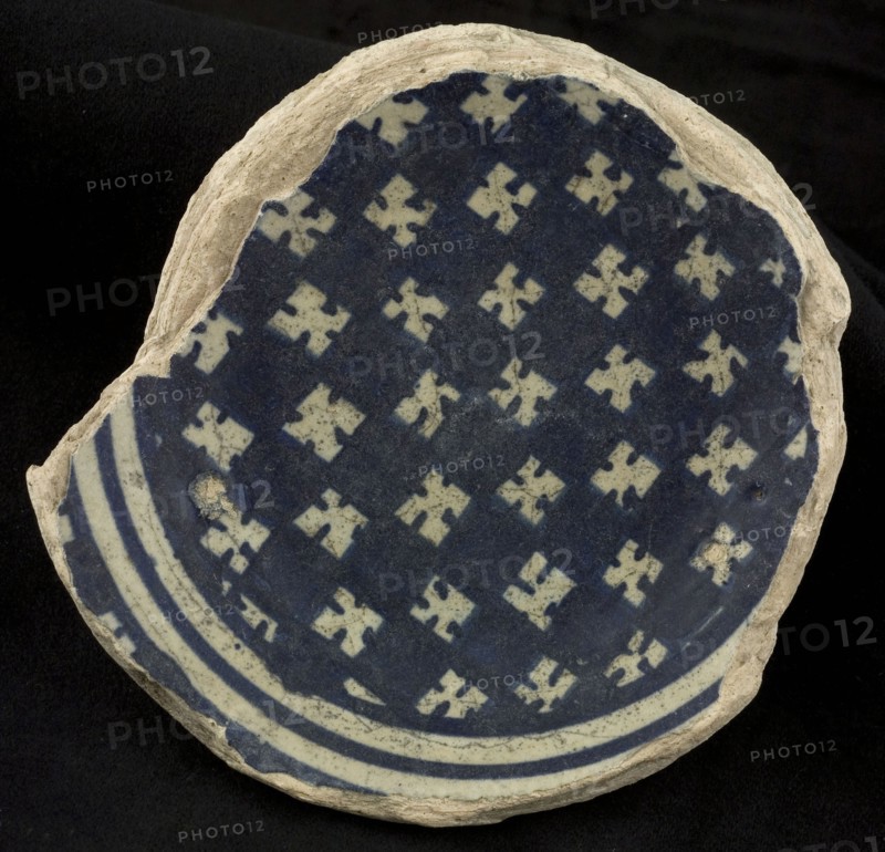 Fragment majolica bowl, blue on white, chessplate decor, bowl crockery holder soil find ceramic pottery glaze, baked underside
