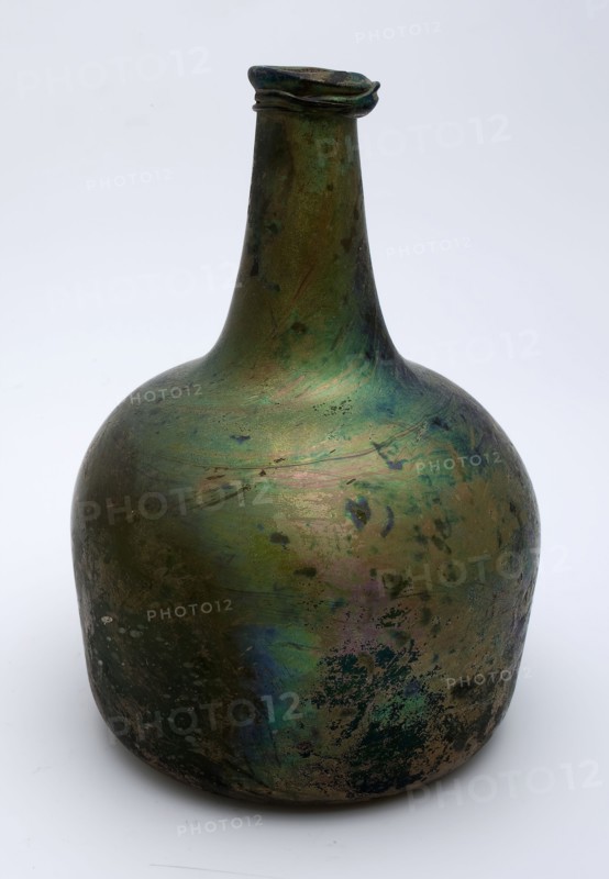 Belly bottle, belly bottle bottle holder soil find glass, bottom in which hole, Body with almost straight up wall to convex
