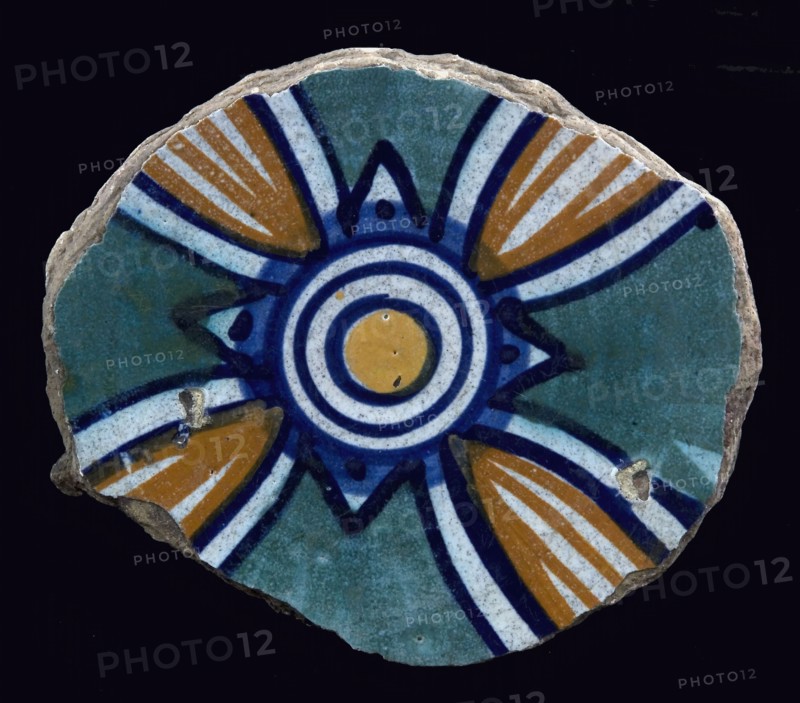 Fragment majolica dish, green, orange, yellow and blue on white, ornamental motif with four ellipses and four leaves