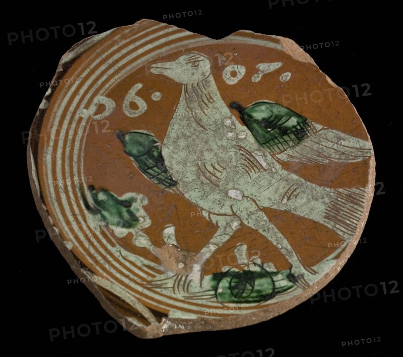 Bottom fragment Werra plate, mirror decor with running bird and year 1607, pale yellow and green glaze, plate crockery holder