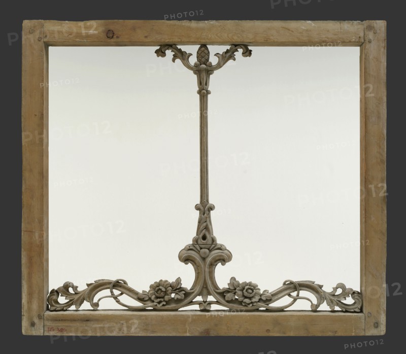 Headlight with cut flowers and scroll ornaments, cutting-beam headlight carvings sculpture footage wood