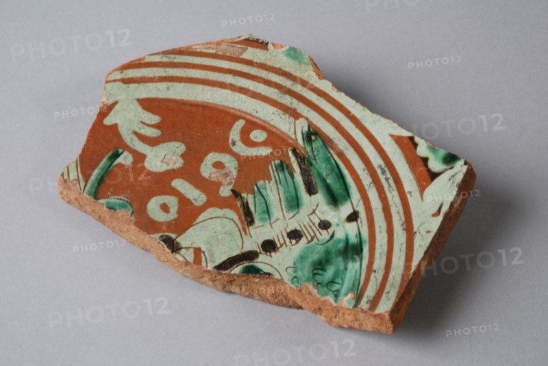 Bottom fragment Werra plate, mirror decor angel, Wing with underneath 1610, pale yellow, brown and green glaze, plate crockery