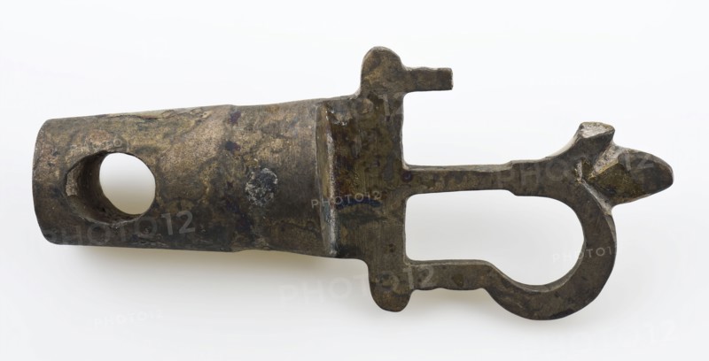 Copper stopper with handle in the form of stylized open crown, stop closure part soil find bronze metal, cast sawn Mottled black