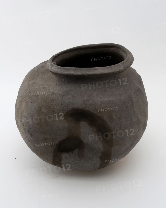 Gray earthenware ball pot, distorted misfires, ball jar pot holder soil find ceramic pottery, hand-formed baked Pottery ball pot