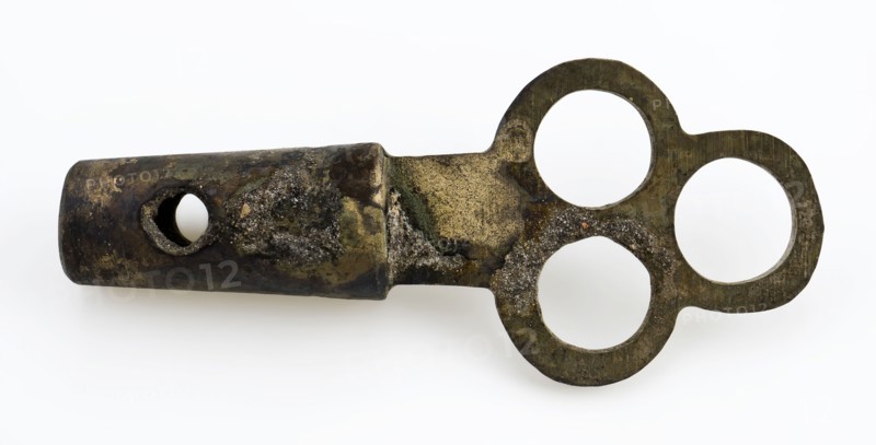 Marked, copper stopper with handle in the form of tripod, stop closure part ground find bronze copper metal, cast sawn Mottled