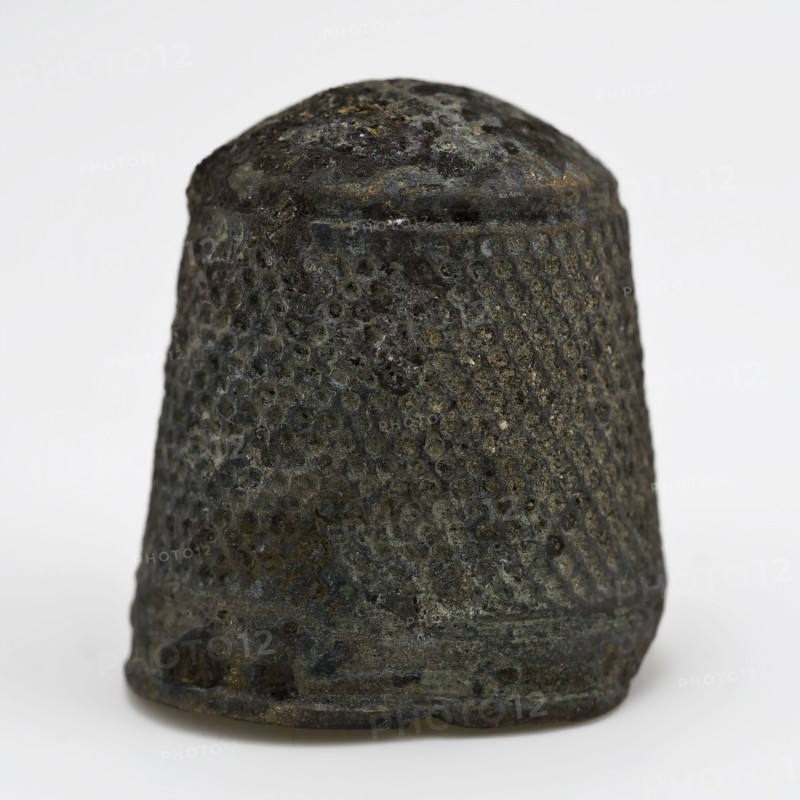 Copper molded thimble with waffle pattern, thimble sewing kit soil find brass copper metal, cast Copper cast thimble with square
