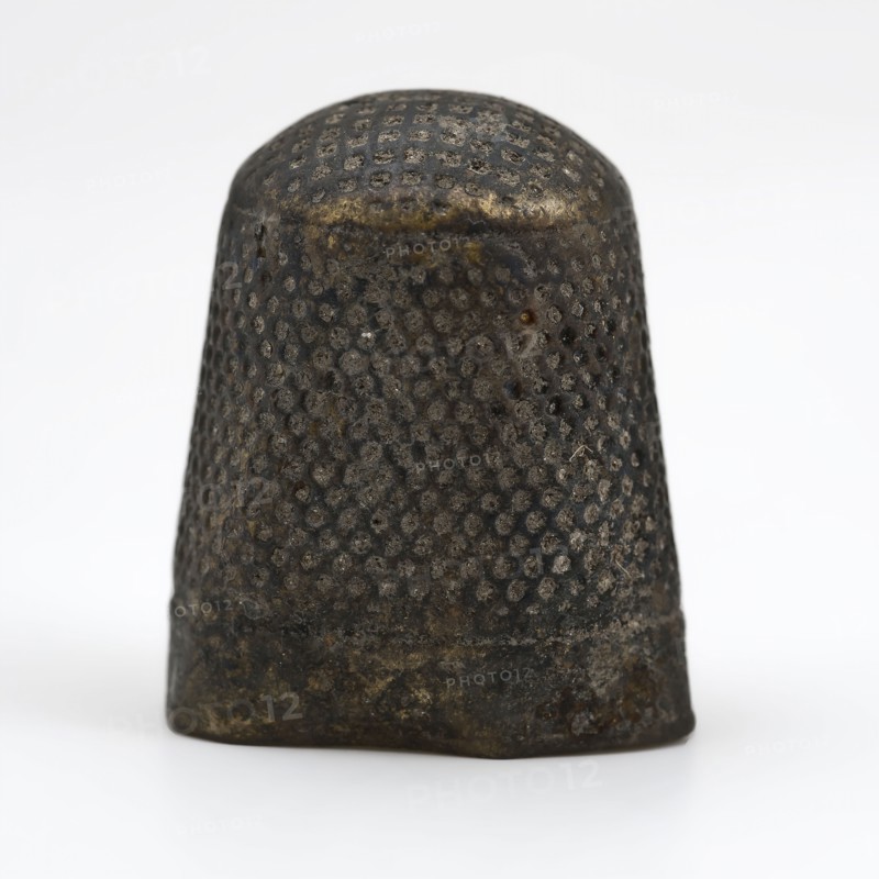Copper molded thimble with waffle pattern, thimble sewing kit soil find brass copper metal, cast Copper molded thimble