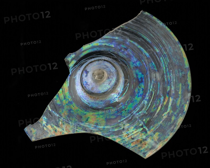 Foot of clear drinking glass, drinking glass drinkware tableware container soil find glass, archeology Rotterdam City Triangle