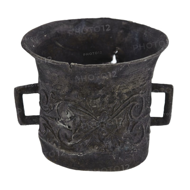 Tin toy mortar, with frieze on the outside with curling, auger equipment toy relaxant miniature ground find tin metal, cast Toy