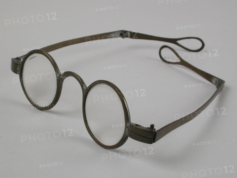 Glasses with round lenses on strength, bronze-colored metal frame, springs straight with hinged part with loop, spectacle eye