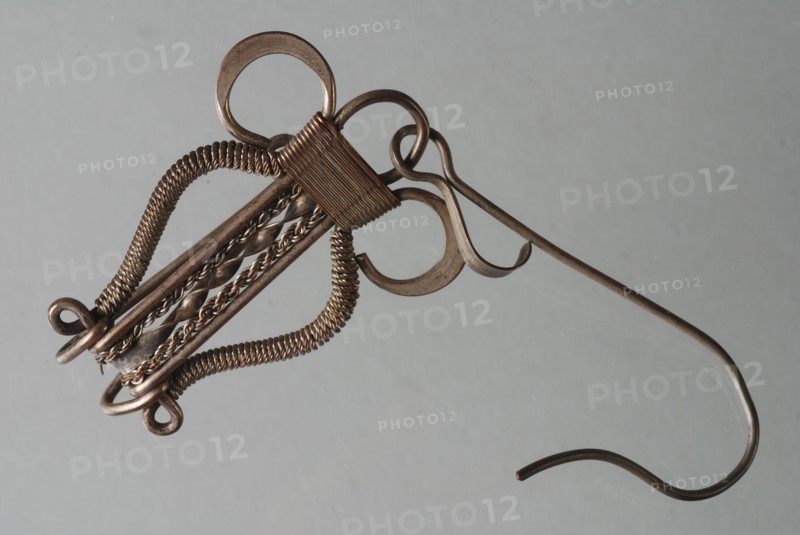 Harp-shaped knitting hook of silver, knitting hook auxiliary needle? handicraft tools metal silver, Rotterdam City Triangle