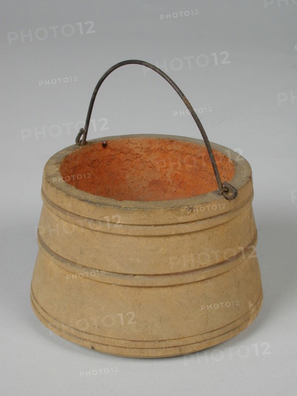 Te Poel, Twisted wooden miniature carrying handle, ton bucket crockery holder kitchenware miniature toy relaxant model wood