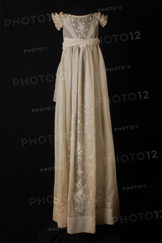 Long baptismal dress of white linen, V-shaped insert with white embroidered floral scrolls and little flowers, baptismal wear