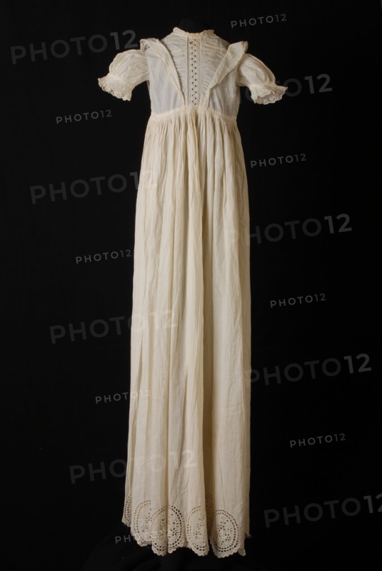 Overdress belonging to christening dress, made of fine white cotton with embroidery anglaise, christening clothes baby clothing