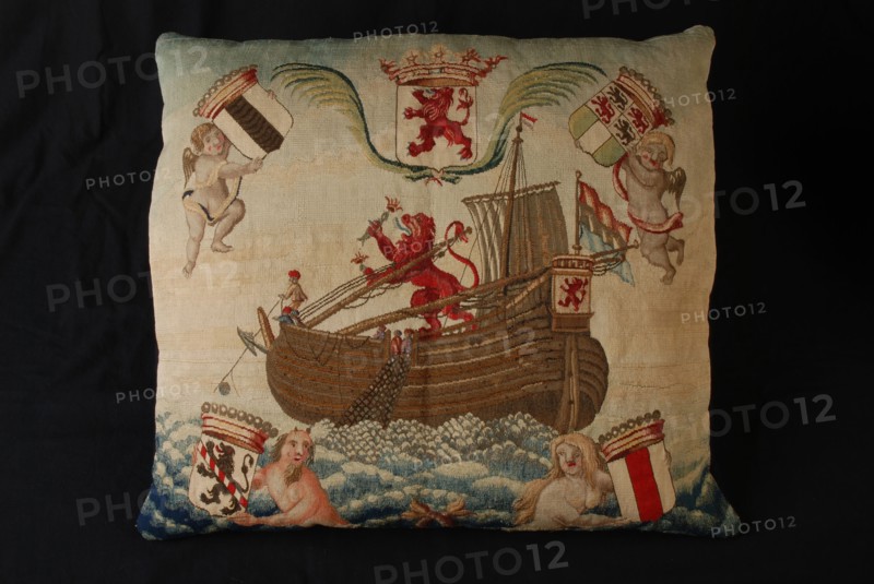 Cushion sheet of cushion of the Collegie van de Grote Visserij, cushion sheet pillow sheep wool wool silk, textile tapisserie