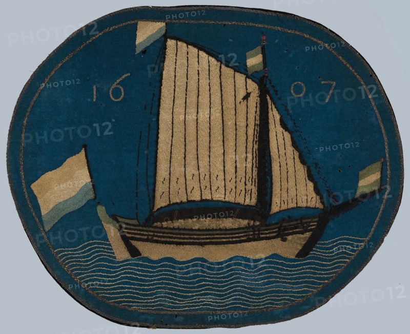 Blazon of the Groot Schippersgilde, left sailing ship, blazon cushion leaf wool silk, textile woven embroided Oval blazon