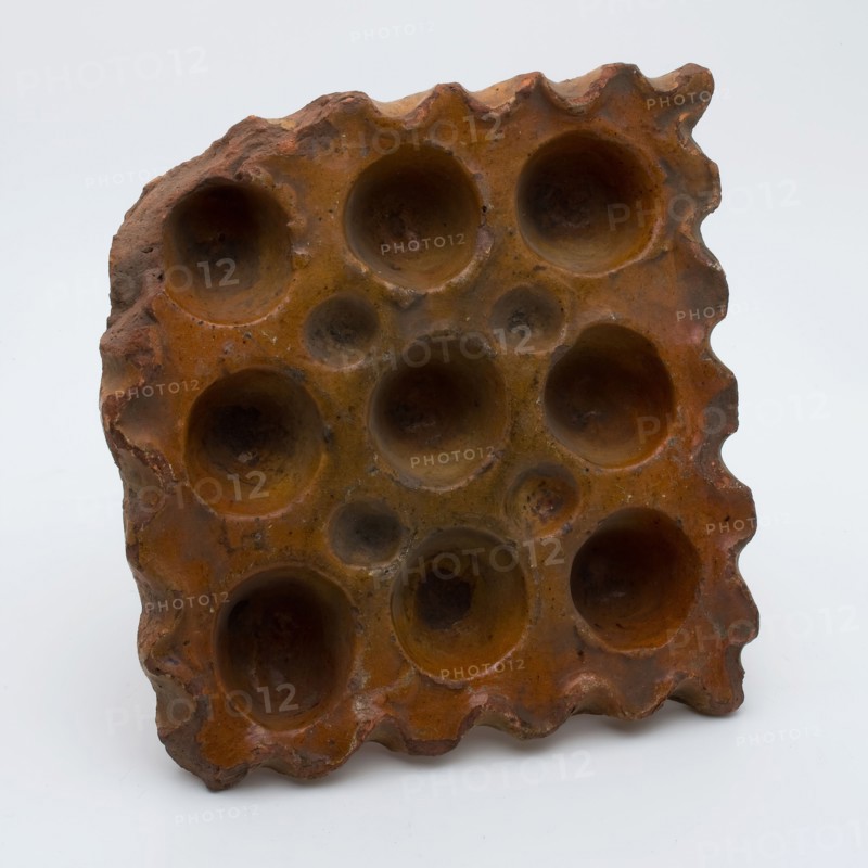 Square chicken drinking trough or chick stone, delineated by wavy rim, trough holder ceramic earthenware glaze lead glaze