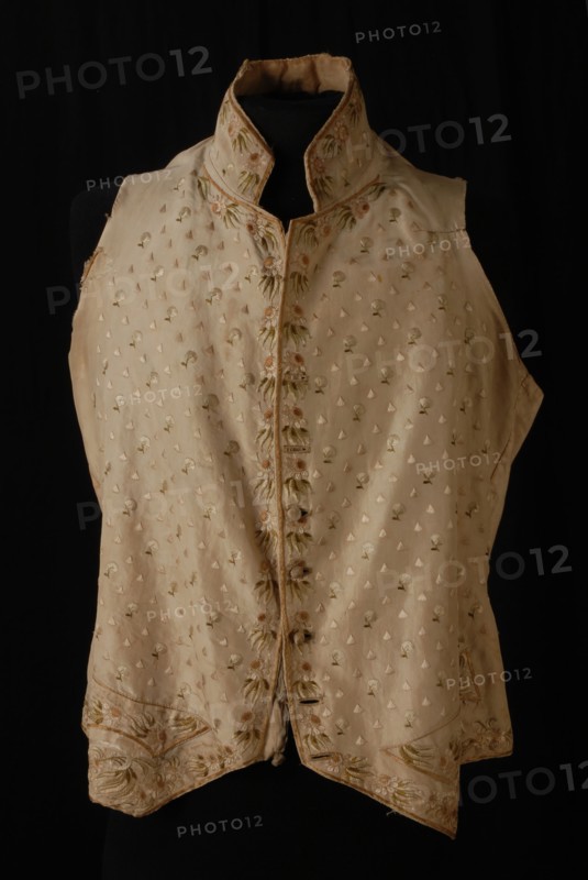 Men's vest in cream-colored silk, embroidered with flower borders and triangles, vest outerwear men's clothing silk shoulder