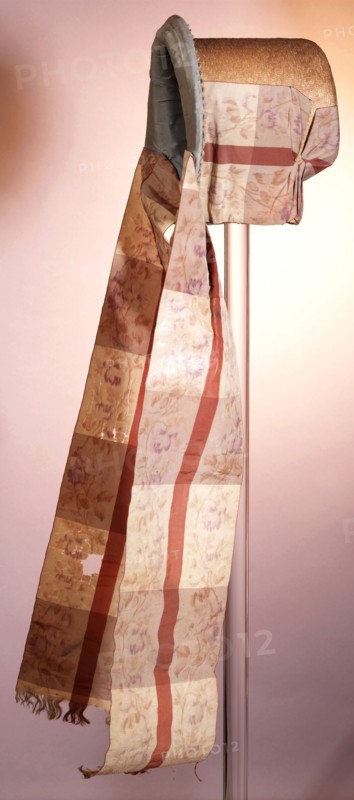 Ladies hat, high narrow cylindrical band straw with small raised edge, garnish of broad reddish-brown beige silk ribbon with