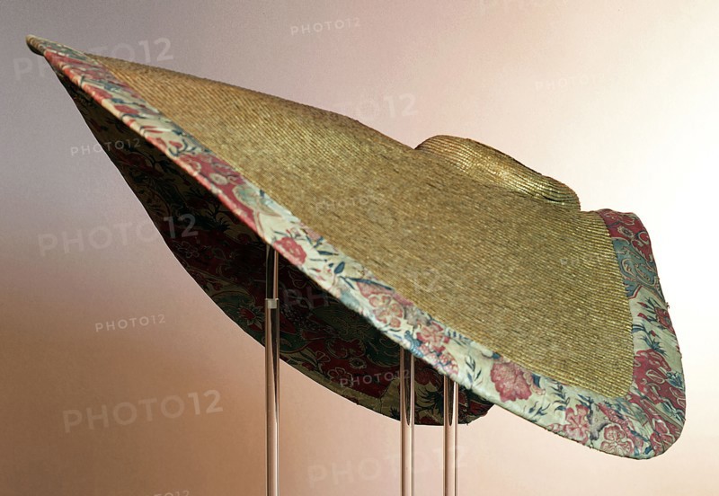 Large semi-circular sun hat, natural colored ribbon straw, edge of pleated chintz, sun hat hat headgear women's clothing clothes