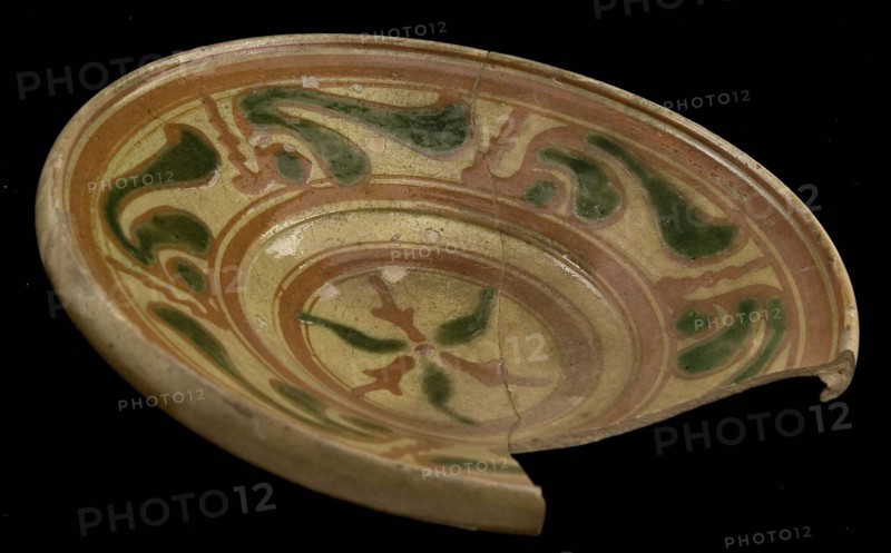 Earthenware dish with red, yellow and green silt decoration, plate dish crockery holder soil find ceramic earthenware glaze lead