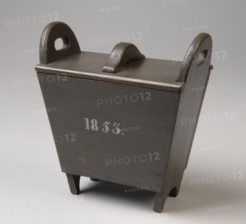Te Poel, Dark green painted miniature dustbin, with 1853, trash jug holder kitchenware miniature toy relaxant model wood paint