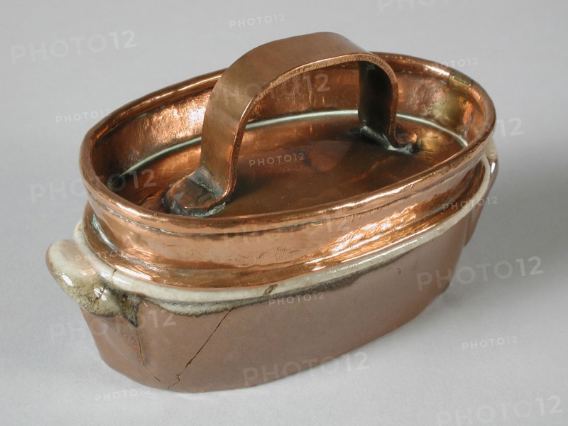 metal worker: Gresnich, Miniature hare pan of brown glazed stoneware with lid of red copper, hare pan pan holder kitchenware
